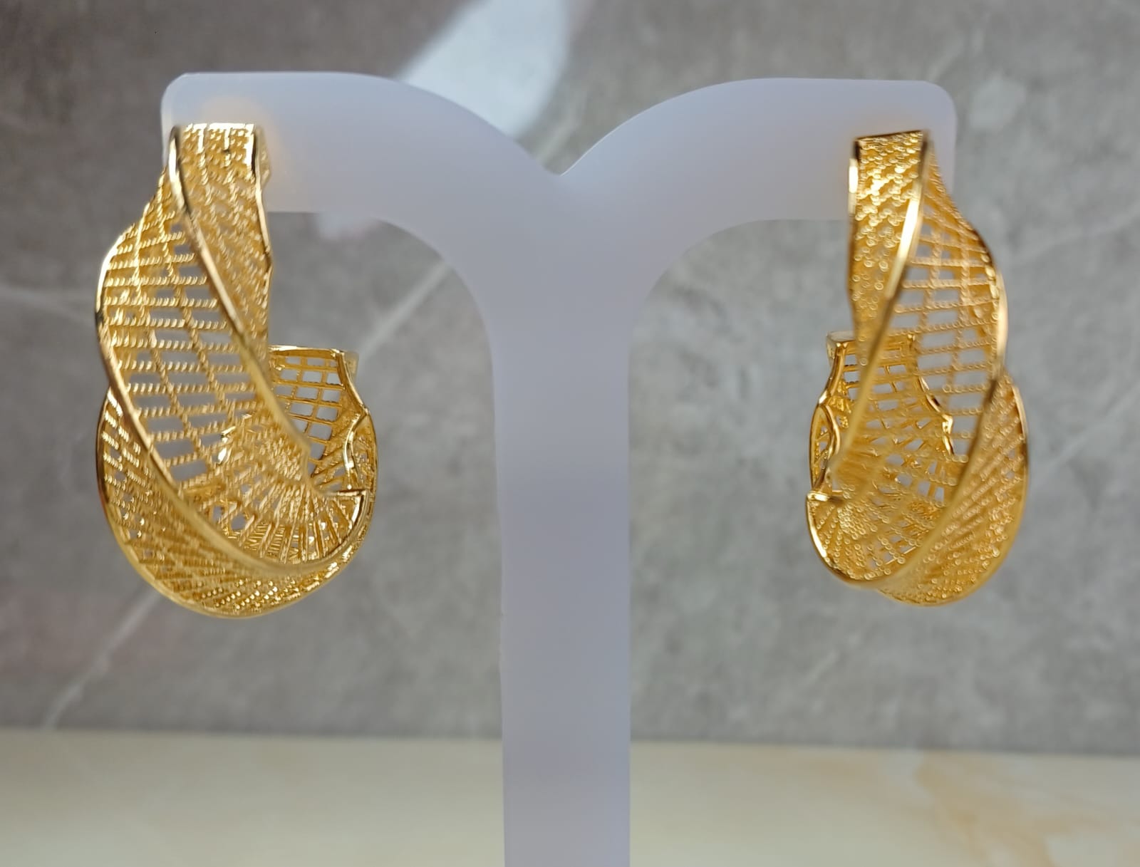Brinco Meia Argola Orgânico