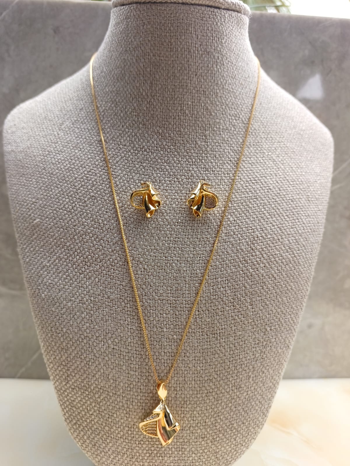 Conjunto Folhas Cravejados