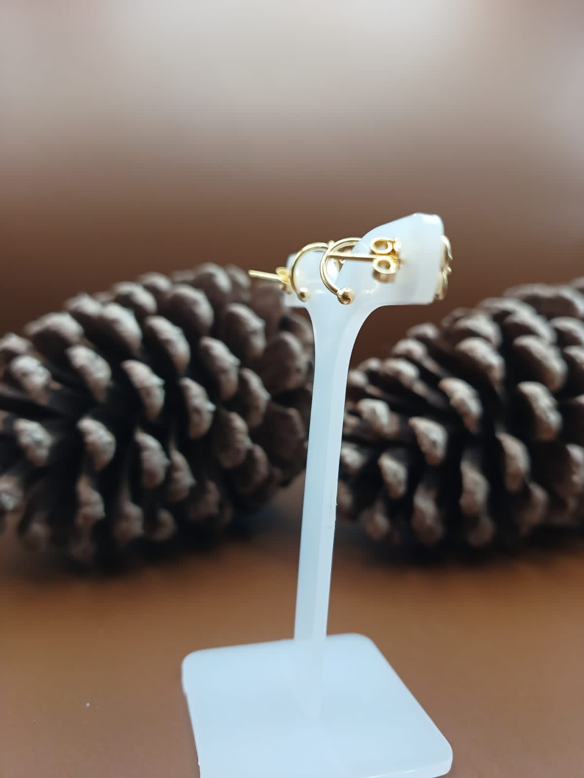Brinco Ear Cuff Três Flores com Zirconias Cravejadas