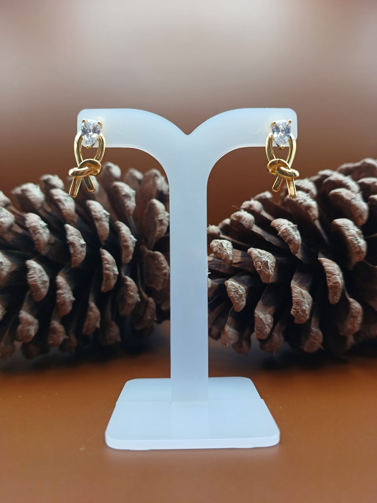 Brinco Laço com Zirconia Cravejada