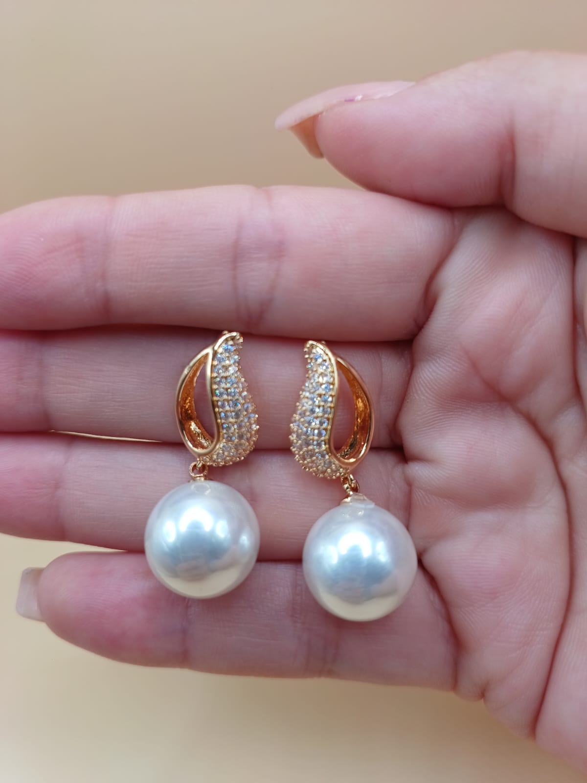 Brinco Gota com Perola