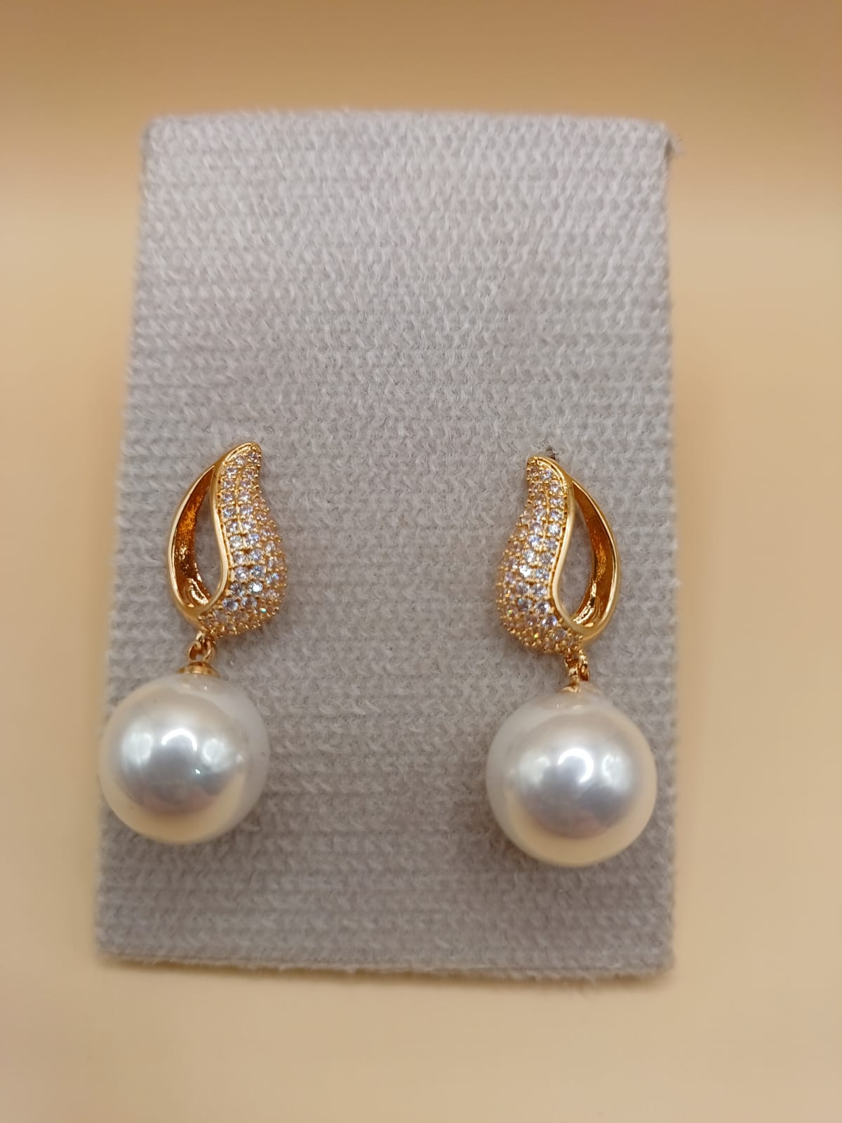 Brinco Gota com Perola