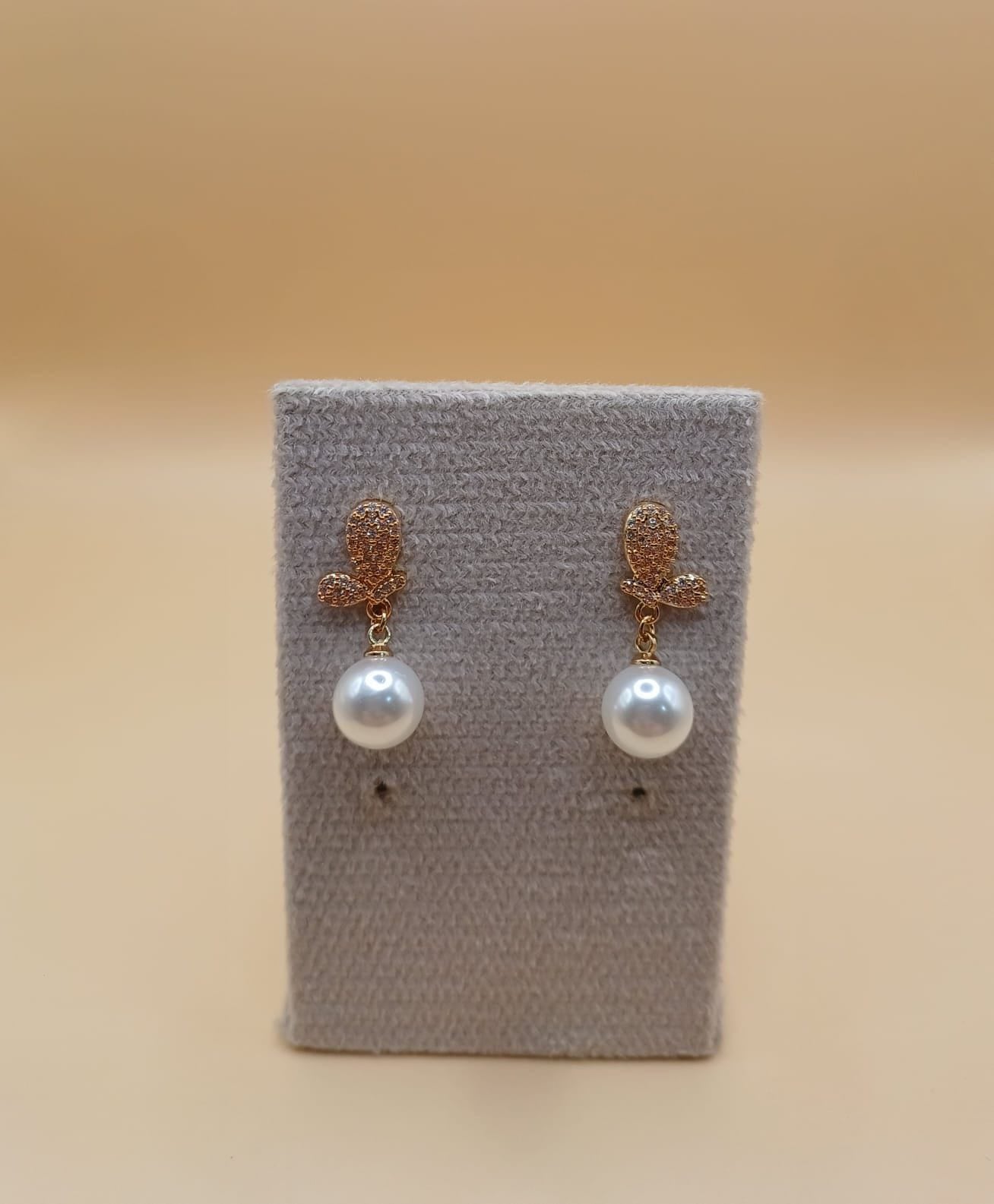 Brinco Meio Laço Perola