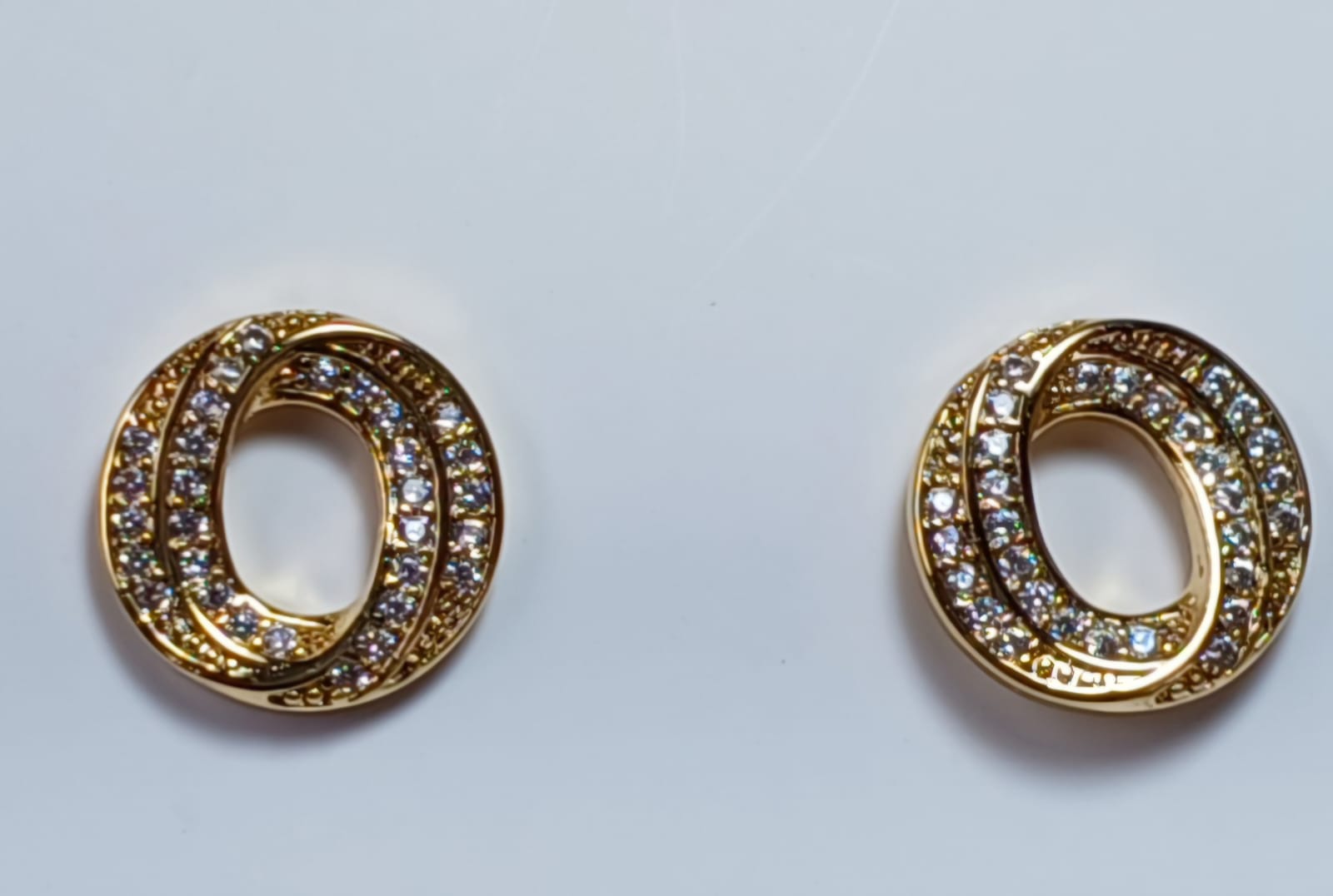 Brinco Redondo Cravejado Zircônia