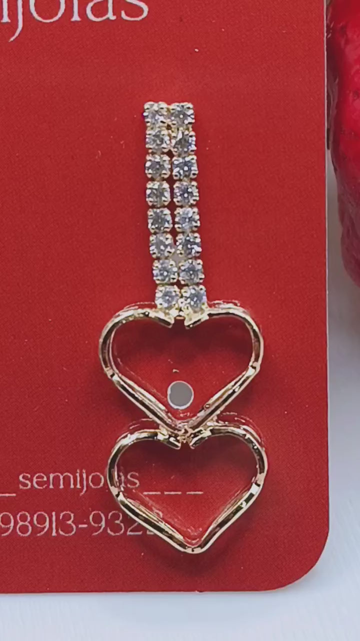Brinco Riviera com Corações Médio
Com Micro Zirconias Cravejadas
