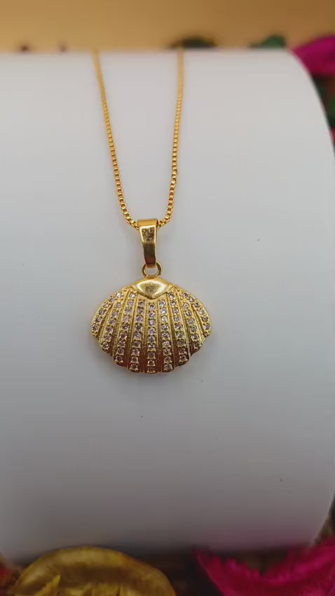 Colar Concha com Micro Zirconias Cravejadas