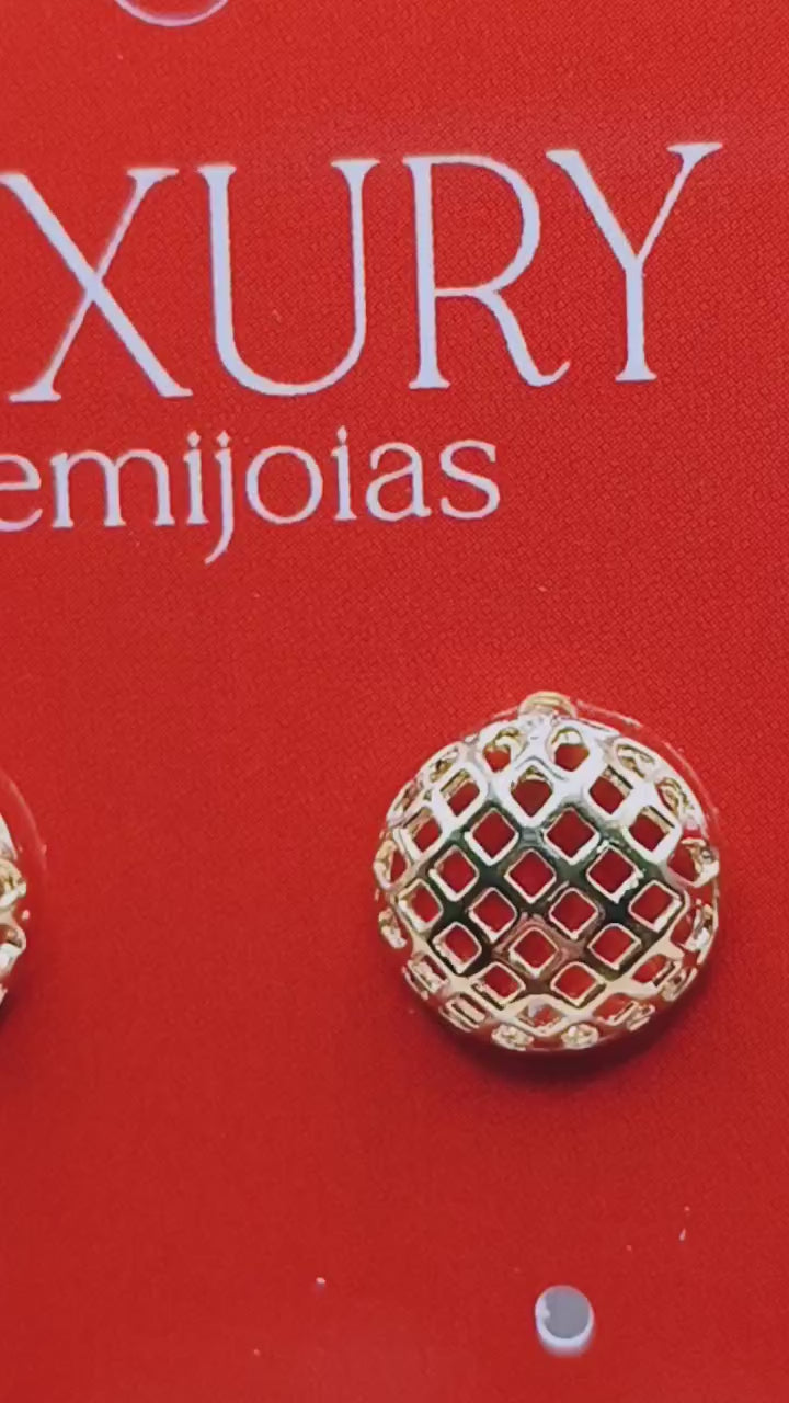 Brinco Meia Esfera Pequeno Vazado