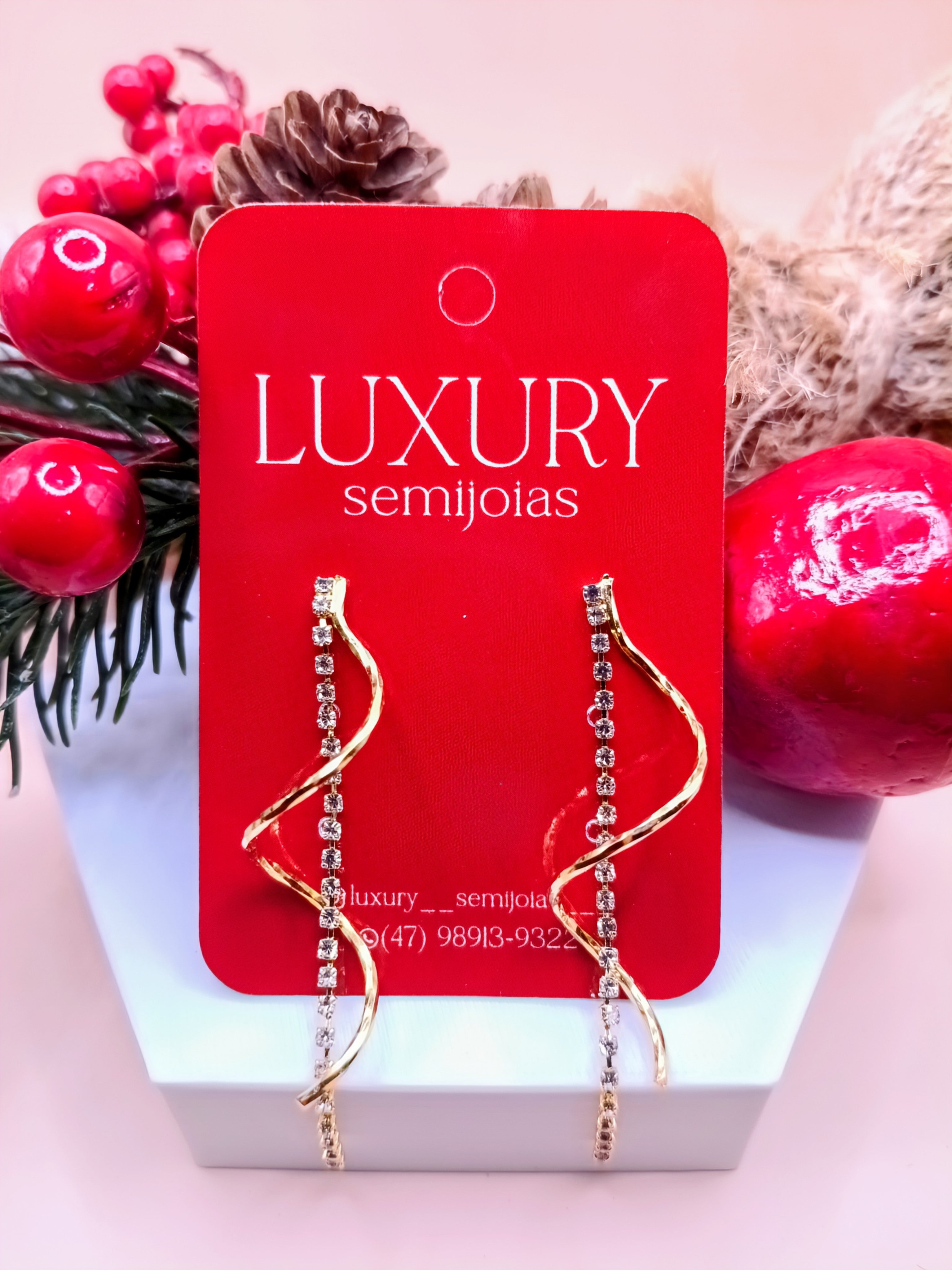 Brinco Aspiral com Micro Zirconias Cravejadas