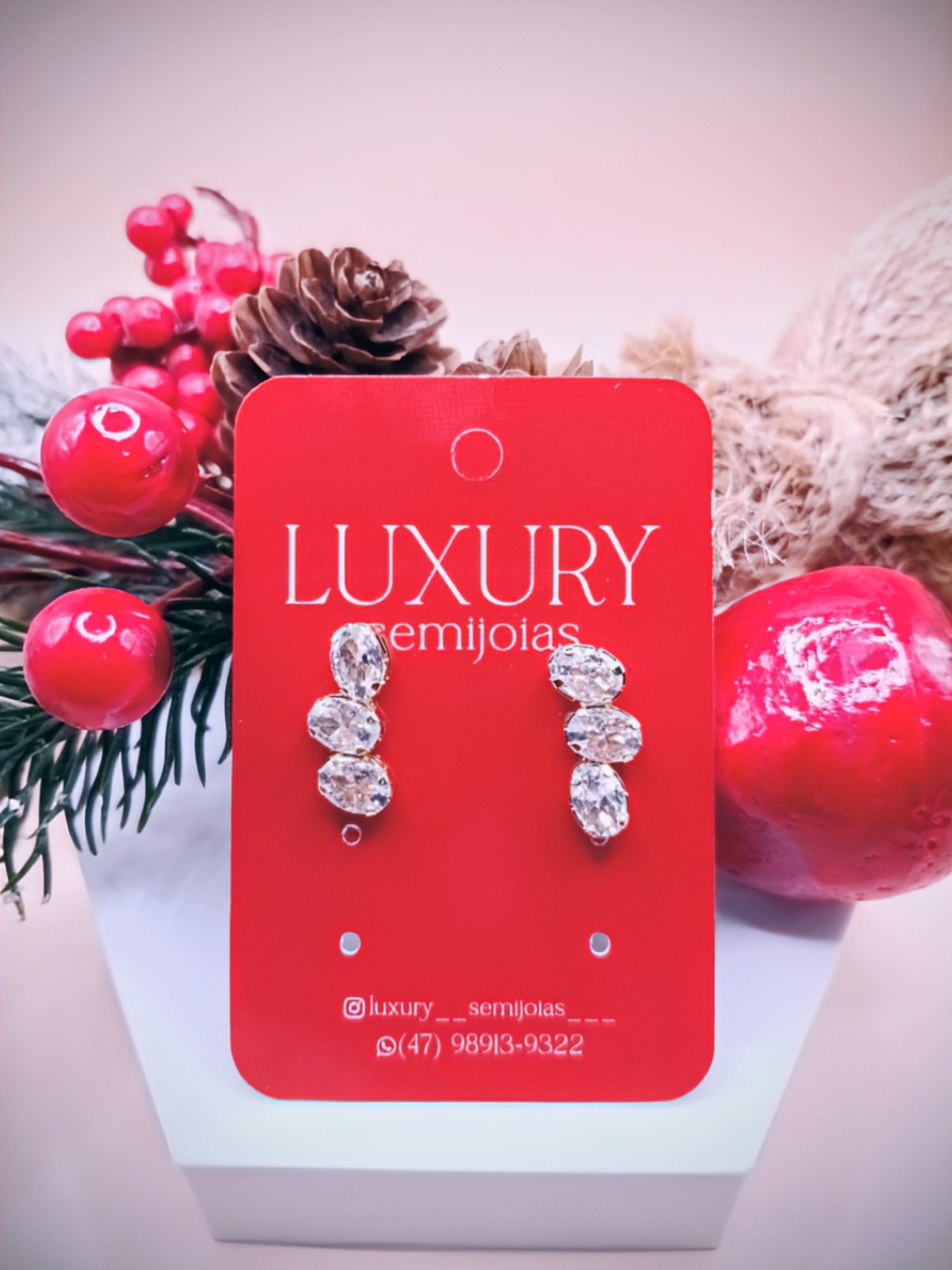 Brinco Três Zirconias Fixo