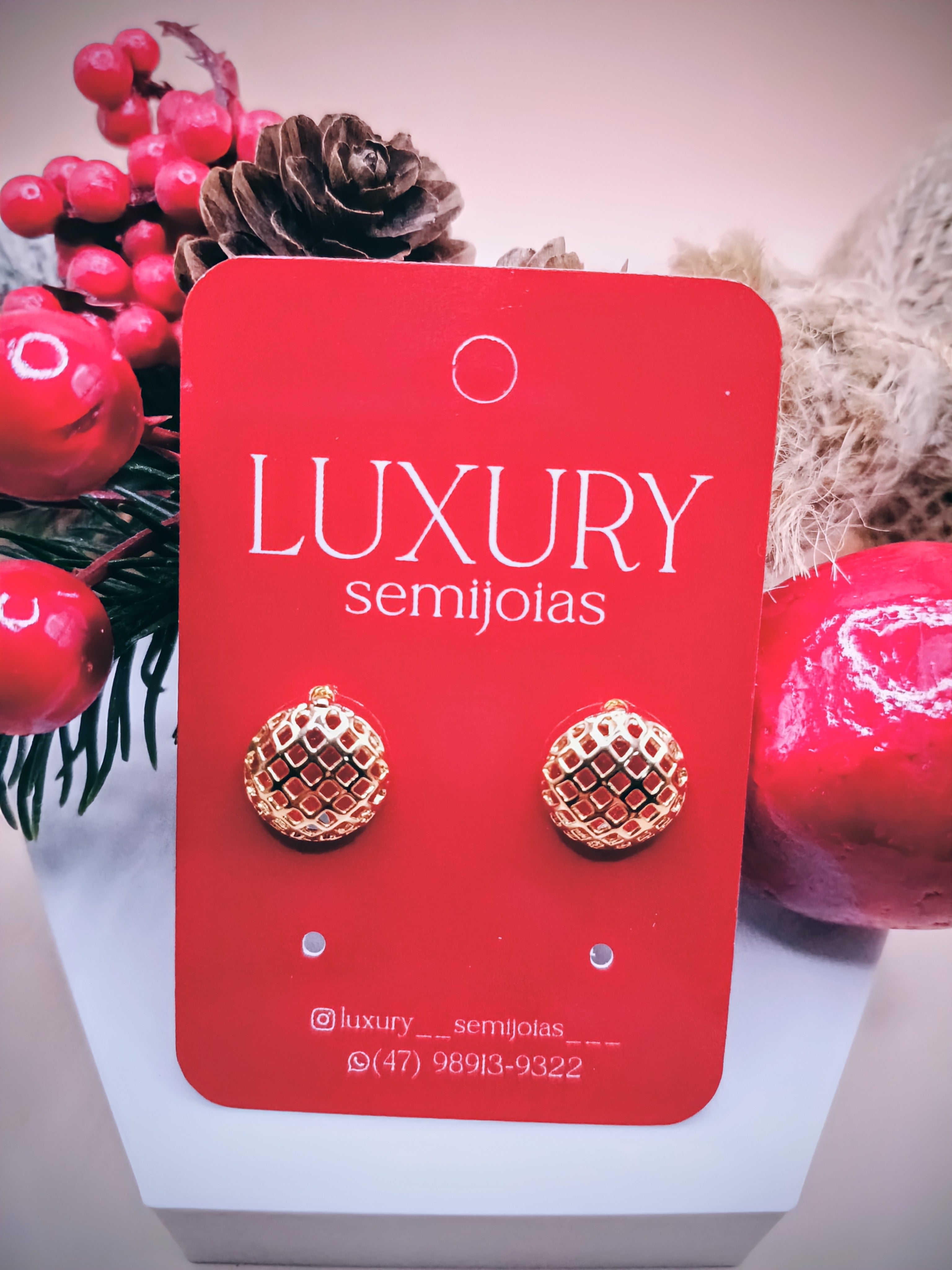 Brinco Meia Esfera Pequeno Vazado